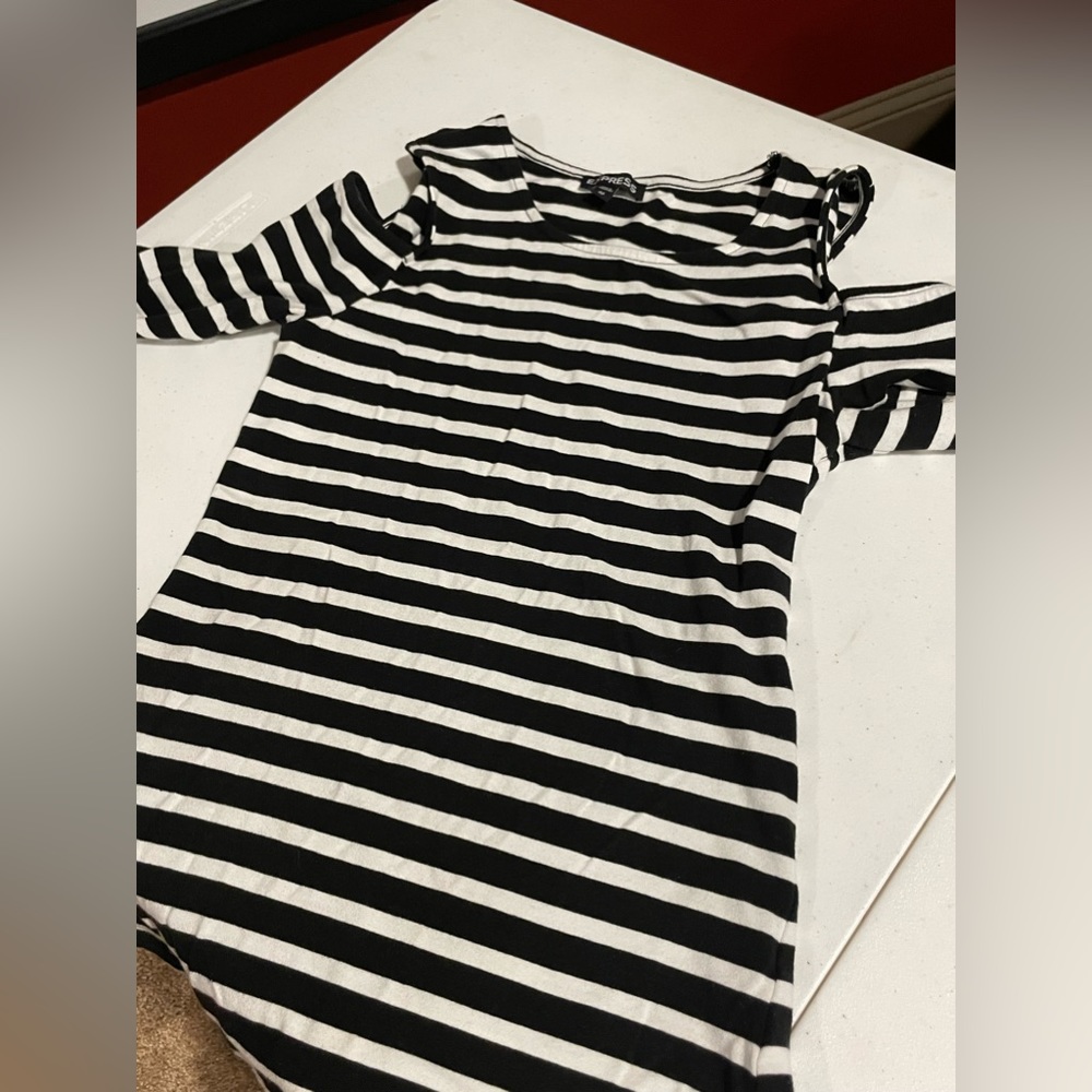 Express XS stripe cold shoulder top. Longer length.